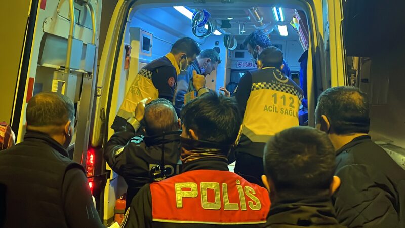 Bursa'da tartıştığı eşini bıçakla yaralayan koca, gözaltına alındı.
