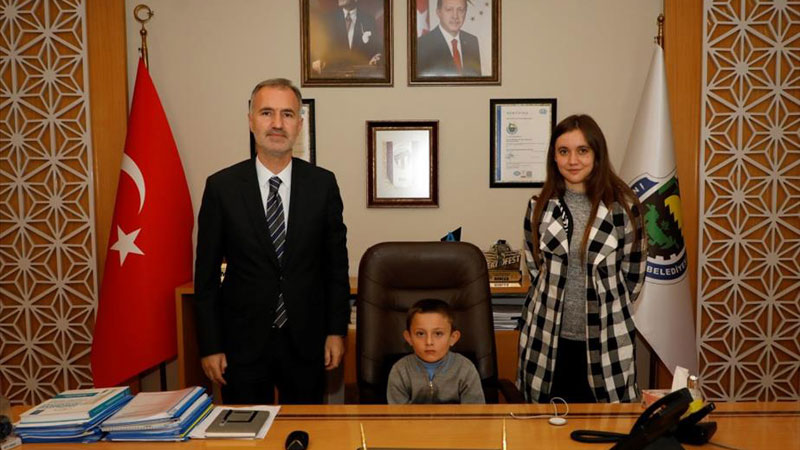 Dünya Çocuk Günü’nde makam Berat’a emanet