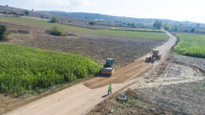 İnegöl’de arazi yollarına kalıcı çözümler üretiliyor