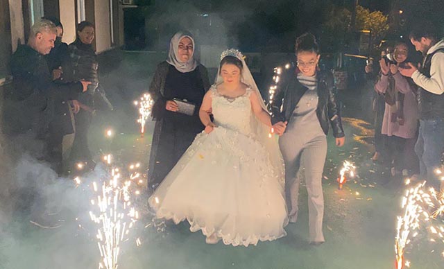 Bursa’da down sendromlu Merve’nin gelinlik hayali gerçek oldu