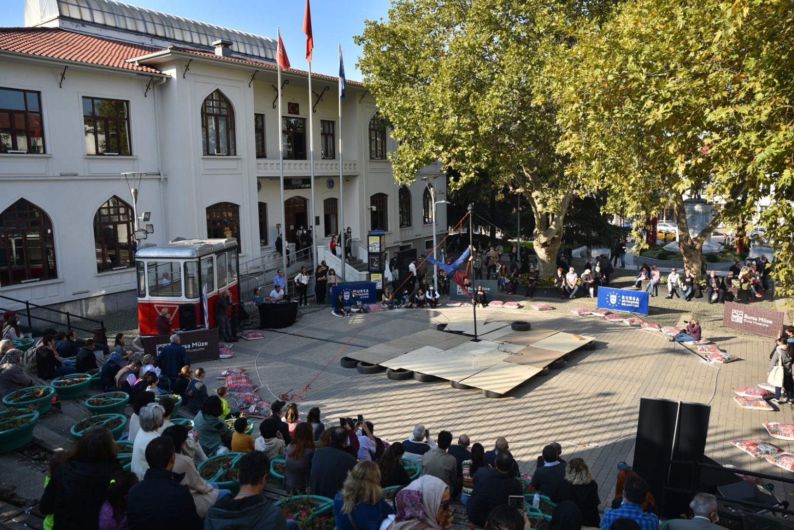 Bursa’da sokakta akrobasi gösterisi 1