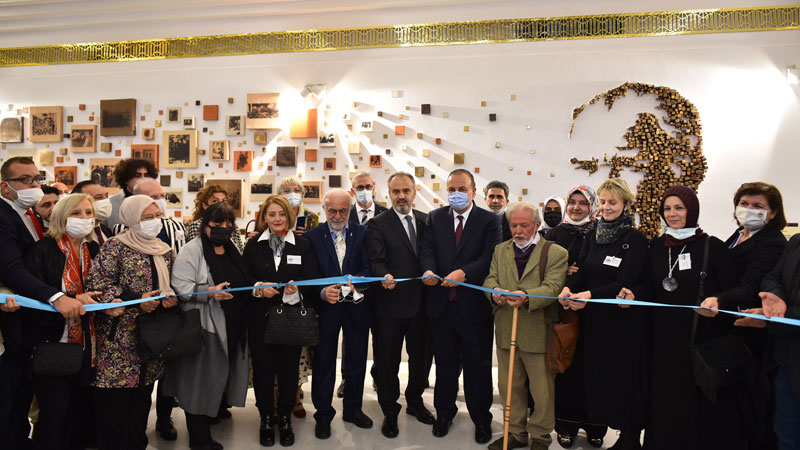 Bursa’da Cumhuriyet coşkusu sergiyle başladı