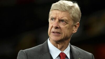 Wenger bir maçlığına kulübeye geri dönüyor