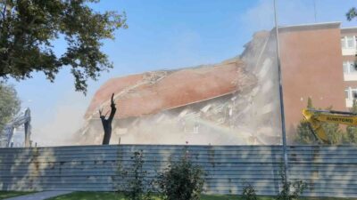 Bursa’da 35 yıllık Hükümet Konağı böyle yerle bir oldu