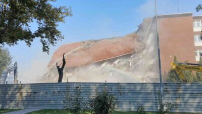 Bursa’da 35 yıllık Hükümet Konağı böyle yerle bir oldu