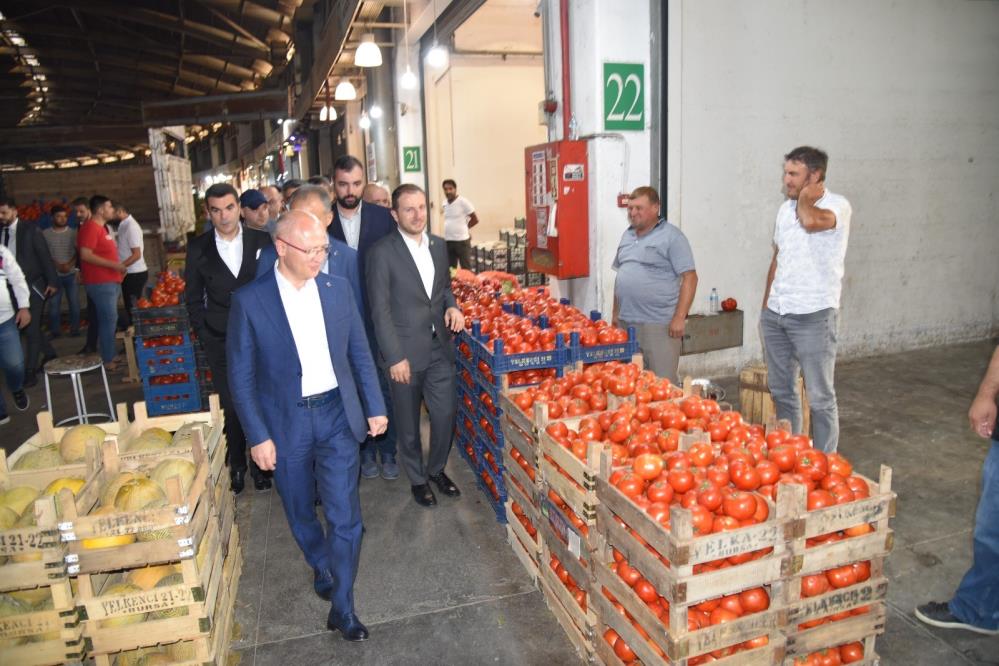 AK Parti her alanda üreticinin yanında