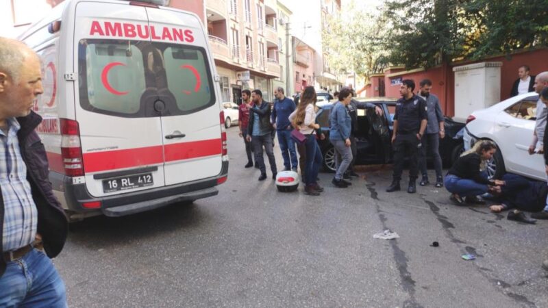 Bursa’da faciadan dönüldü Bursa’nın Orhangazi ilçesinde frenleri tutmayan bir otomobil önce seyir halindeki