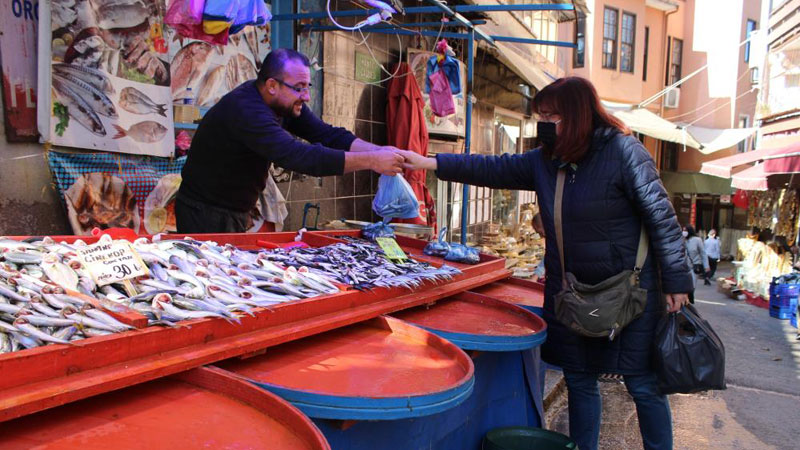 Fiyatı ucuzladı! Bursalılar bol bol alıyor