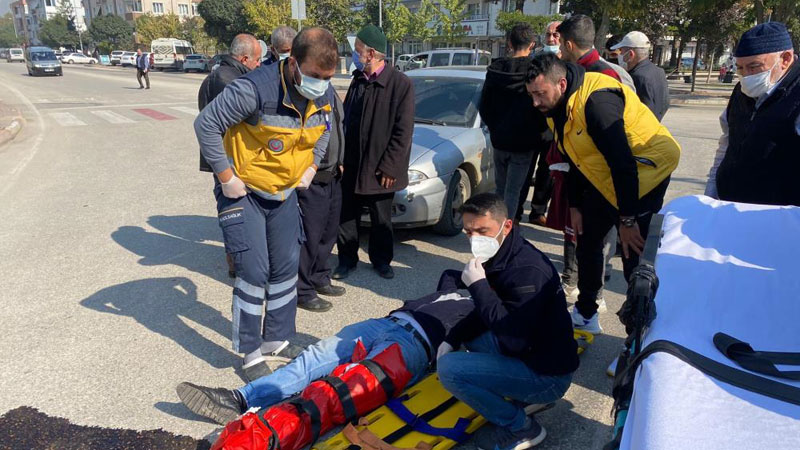 Bursa’da otomobil ile motosiklet çarpıştı