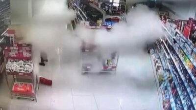 Bursa’da markette panik anları! Her yer toz bulutuyla kaplandı