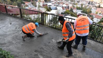 Osmangazi Belediyesi atla malzeme taşıyıp yol yapıyor