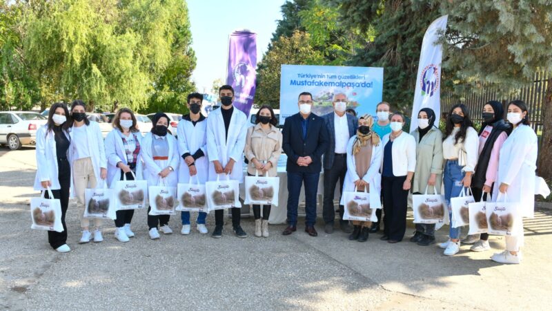 Mustafakemalpaşa Belediye Başkanı Mehmet Kanar, üniversite öğrencileri ile buluştu. Meslek