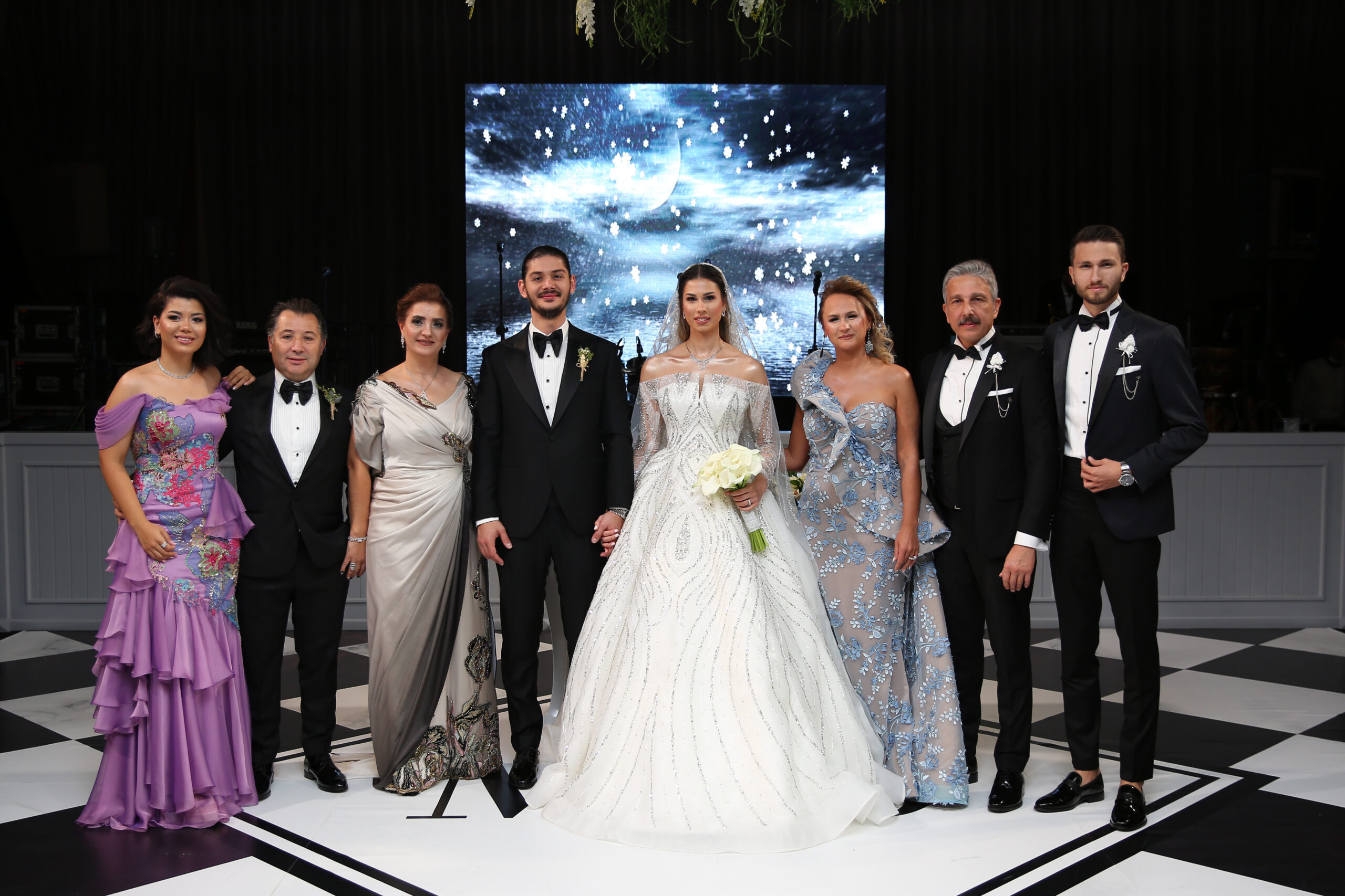 Mestan ailesinin görkemli düğünü; Mutluluklar sizin olsun…