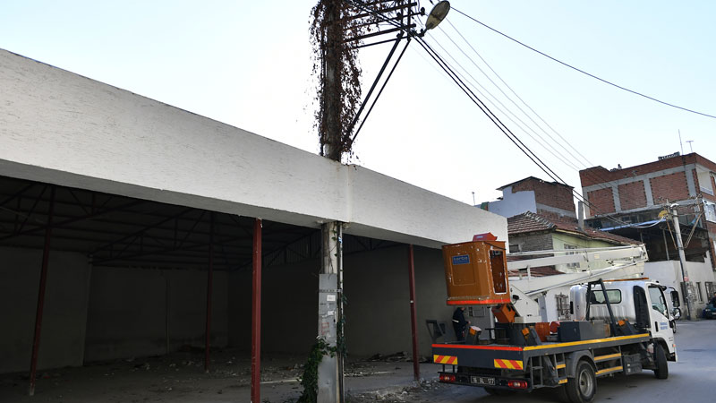 Bursa’da görenler şaşkın! Elektrik direkli kaçak işyeri