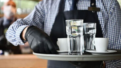 Garson krizi büyüyor! Kimi kurye oldu, kimi şoför