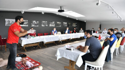 Osmangazi personeline Kızılay’dan ilk yardım sertifikası