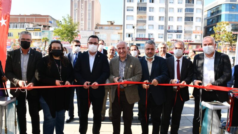 Mustafakemalpaşa’da kitap günleri kapılarını açtı Mustafakemalpaşa Belediyesinin bu yıl 2’ncisine ev sahipliği yaptığı ‘Kitap Günleri’,