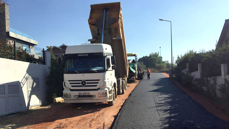 Nilüferköy’ün yolları sıcak asfaltla kaplandı