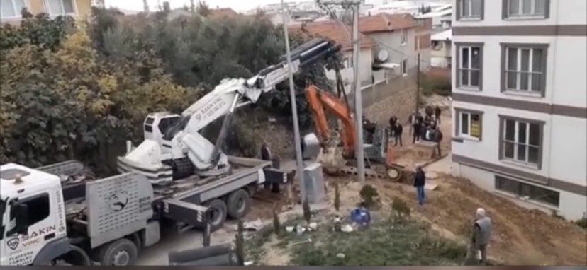 Bursa’da kepçe kendi kazdığı kuyuya düştü!