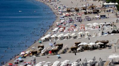 Antalya sahillerinde yaz manzarası