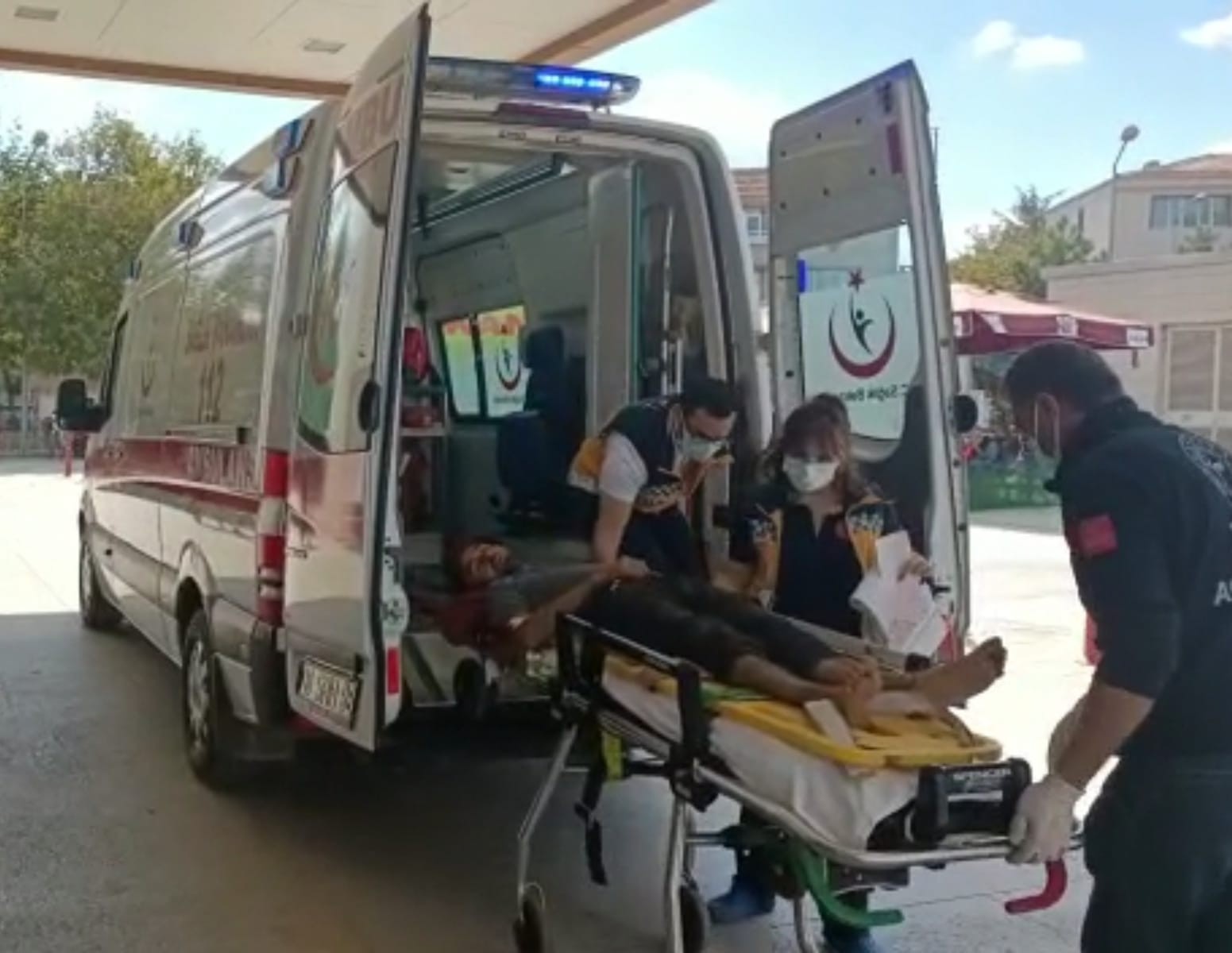 Bursa’da inşaatta feci olay! Genç işçiyi böyle hayatta tuttular Bursa’da inşaatta feci olay! Genç işçiyi böyle hayatta tuttular