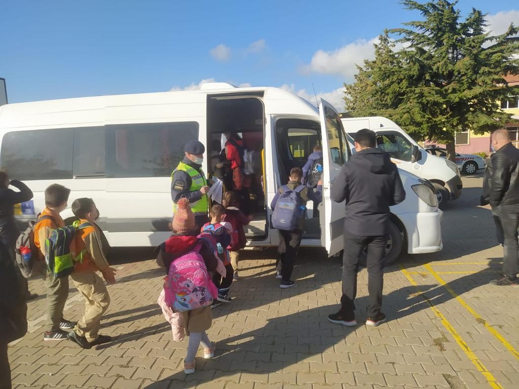 Bursa’da Jandarma’dan okul servis araçlarında ve okul çevrelerinde denetim