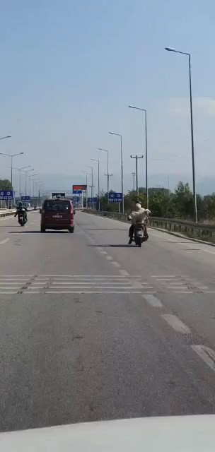 Bursa’da tehlikeli yolculuk kameraya böyle yansıdı Bursa’da tehlikeli yolculuk kameraya böyle yansıdı