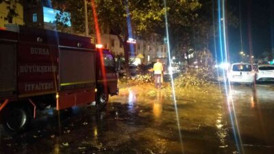 Bursa’da sağanak ve dolu yağışı hayatı felç etti