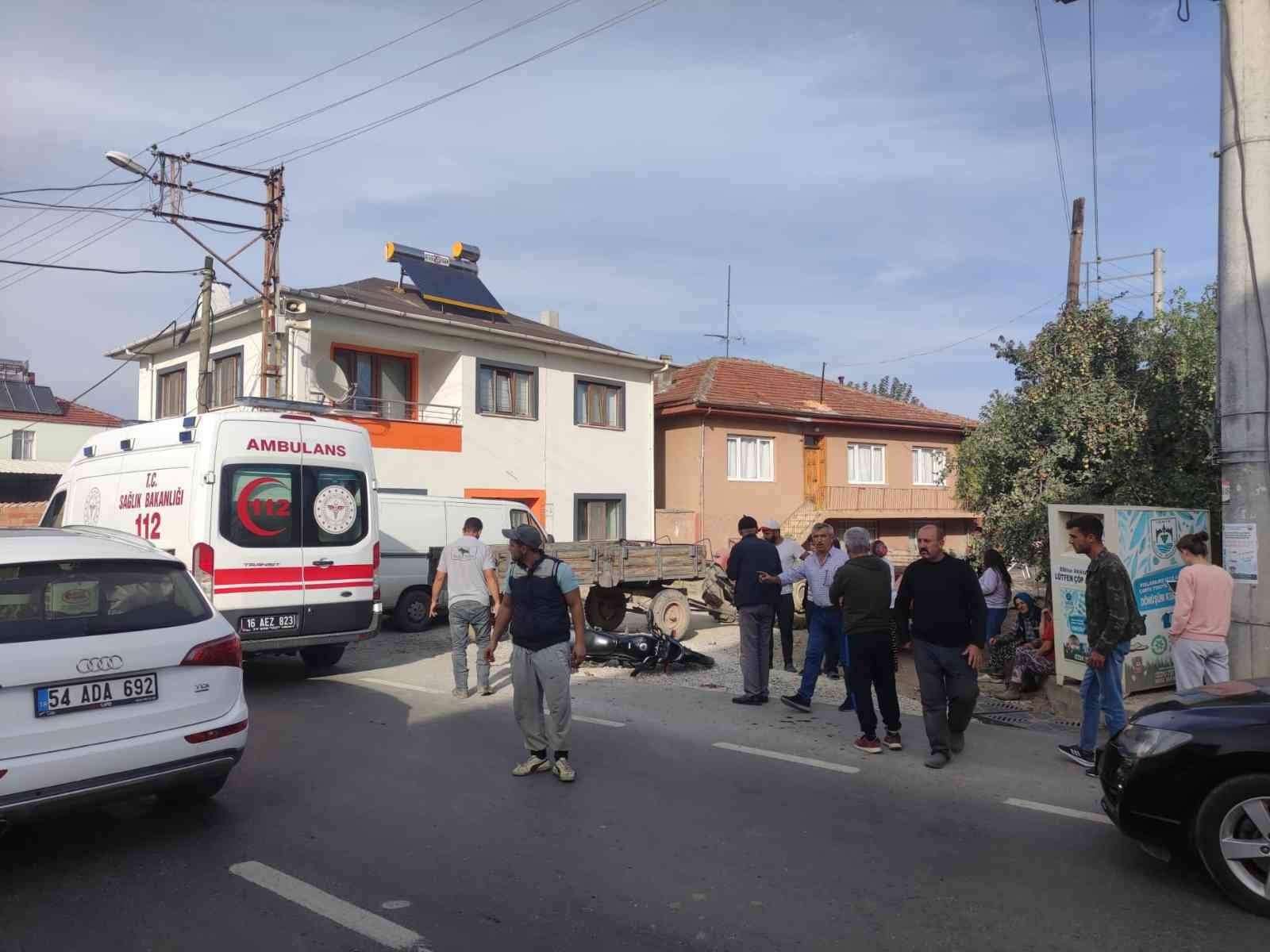 Bursa’da traktör ile motosiklet çarpıştı: 1 ağır yaralı