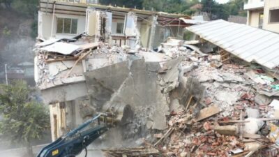 Bursa’nın tarihini gölgeleyen binaların yıkımı drone ile görüntülendi