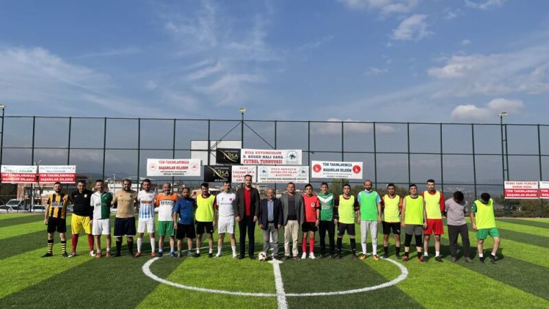 Bursa’da anlamlı turnuva! Bakın geliri nereye gidecek? Bursa'da düzenlenen halı saha turnuvasında gençler sporla tanışırken turnuvadan elde
