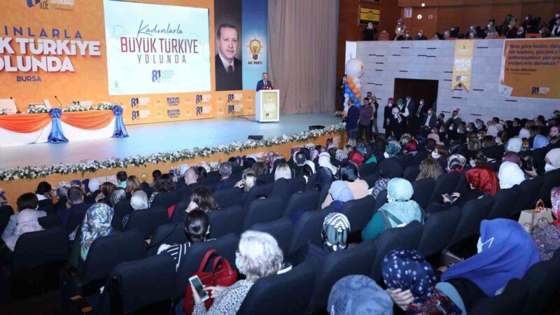 Bursa Büyükşehir Belediye Başkanı Alinur Aktaş, şehirdeki 40 civarındaki kadın