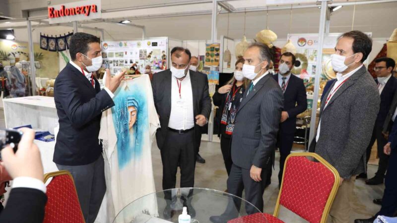 Craft İstanbul Fuarı’nda BUSMEK’e yoğun ilgi Türkiye’nin çeşitli bölgelerinden üniversitelerin, bağımsız el sanatları atölyelerinin ve olgunlaşma