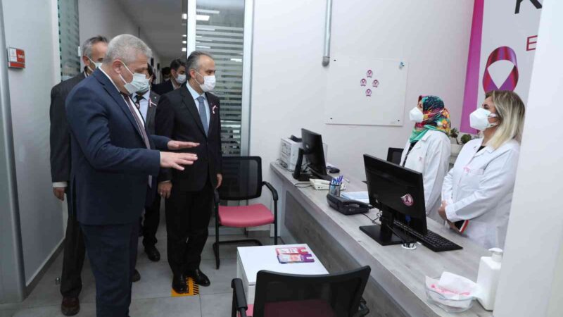 Bursa Büyükşehir Belediye Başkanı Alinur Aktaş, ’1-31 Ekim Meme Kanseri