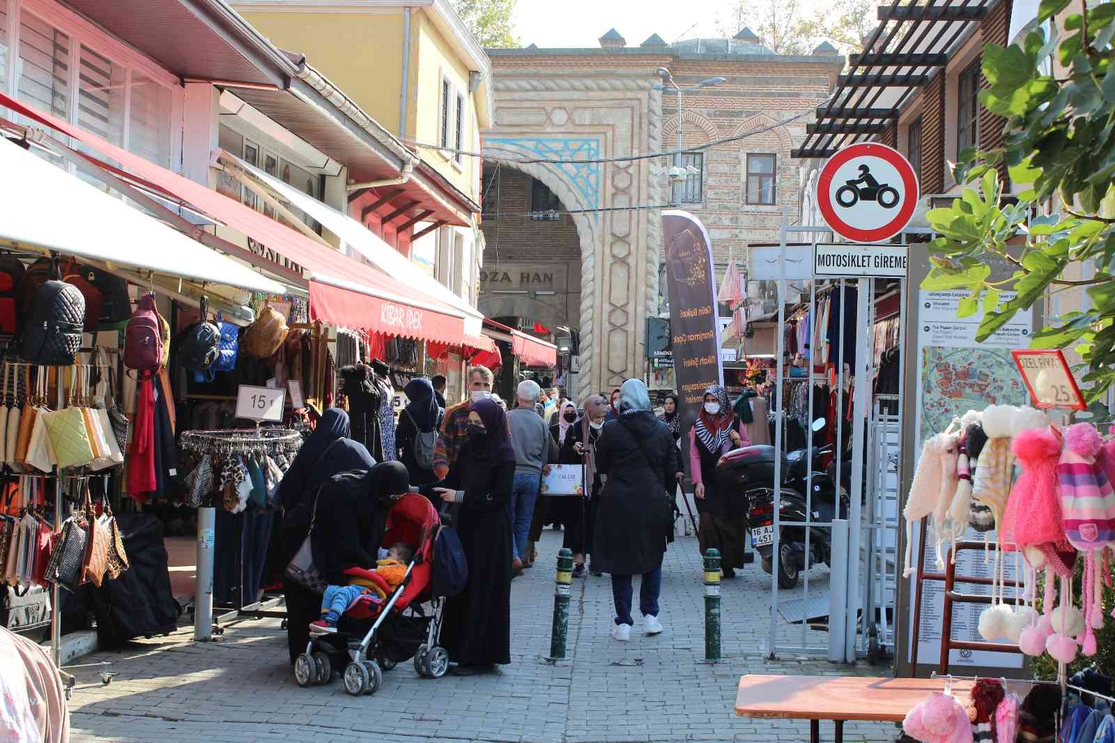 Bursalılar çarşıya akın etti Bursalılar çarşıya akın etti