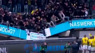 Tribün çöktü, taraftar aldırmadı