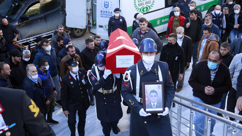 Bursa’da kahreden ölüm! Gözyaşlarıyla uğurlandı Yakalandığı amansız hastalığa yenik düşen genç astsubay, memleketi olan Bursa’nın