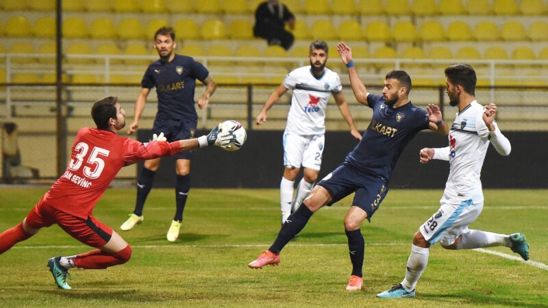 2.Lig'deki Bursa ekiplerinden Karacabey Belediyespor deplasmanda 24 Erzincan'a 2-0 yenilirken,