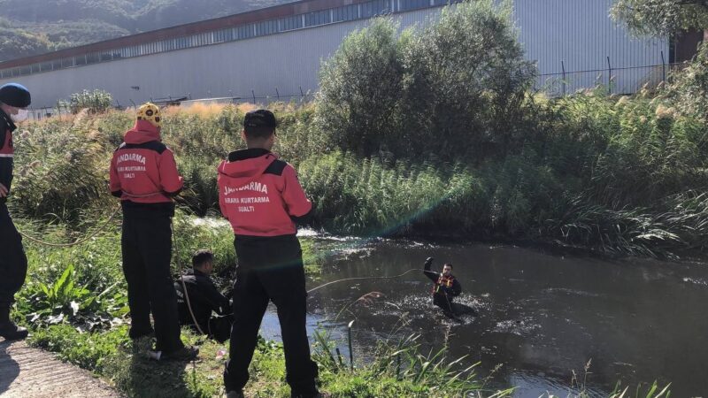 Bursa’nın Gemlik ilçesindeki Karsak deresinde ceset araması devam ediyor.