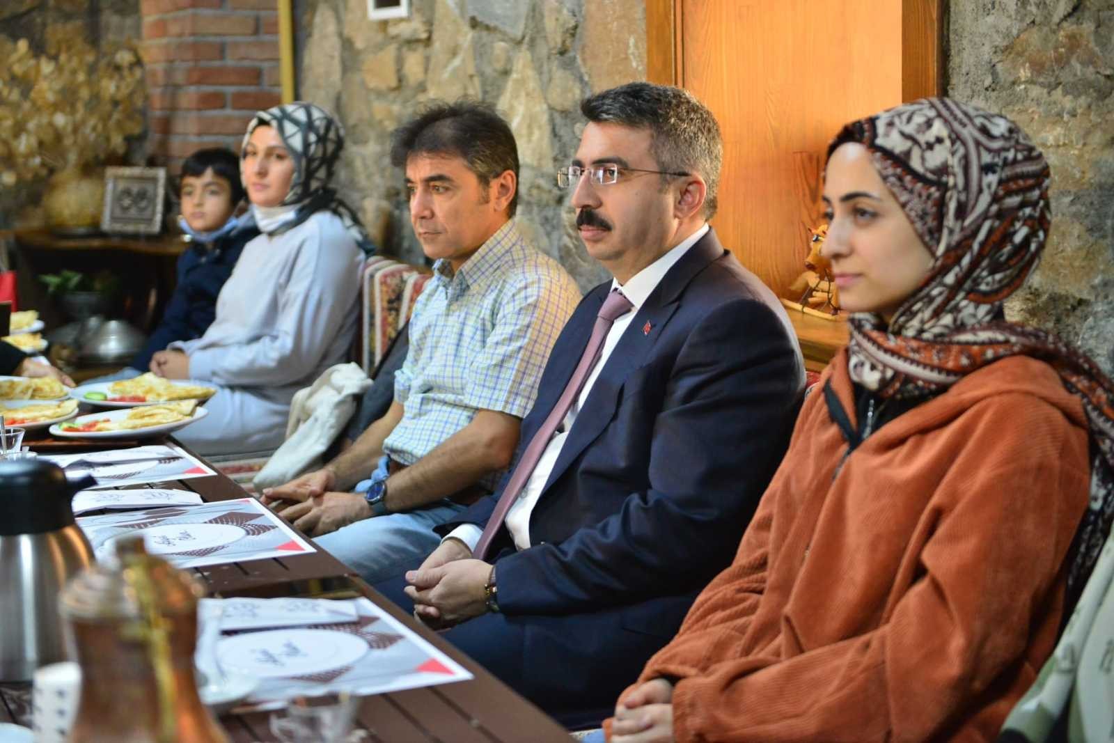 Kritik edebiyat sohbetleri devam ediyor 1 kritik edebiyat sohbetleri devam ediyor df2ec9b