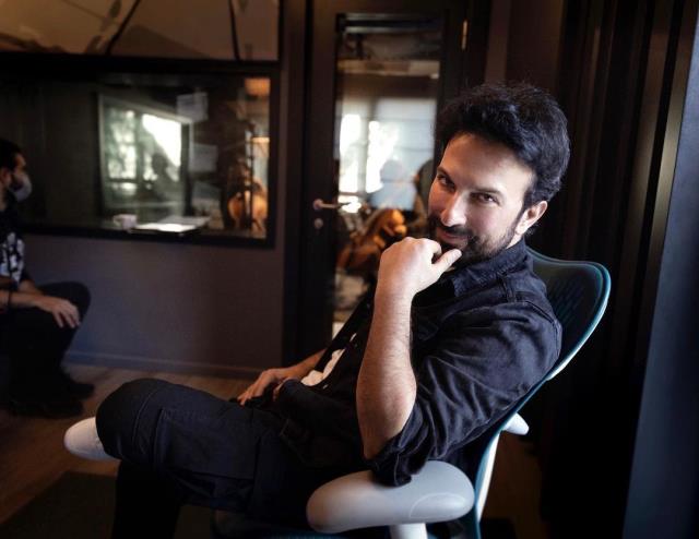 Hem yakışıklı hem romantik! Tarkan, eşine olan aşkını böyle haykırdı