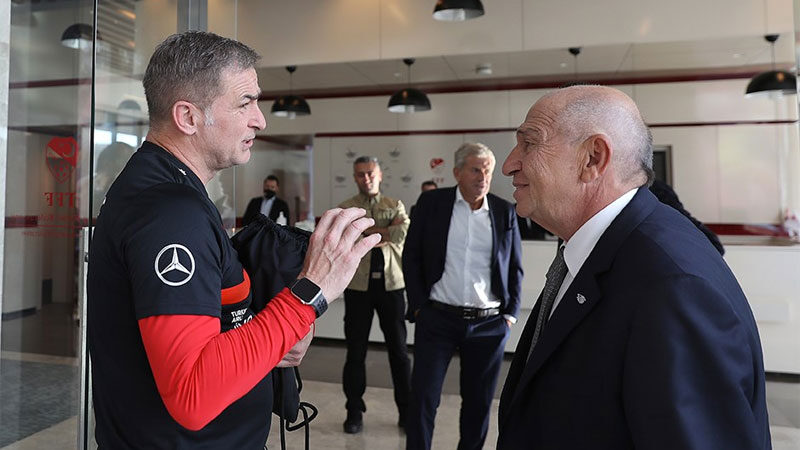 A Milli Takım Teknik Direktörü Stefan Kuntz, soyunma odasına girilmemesi