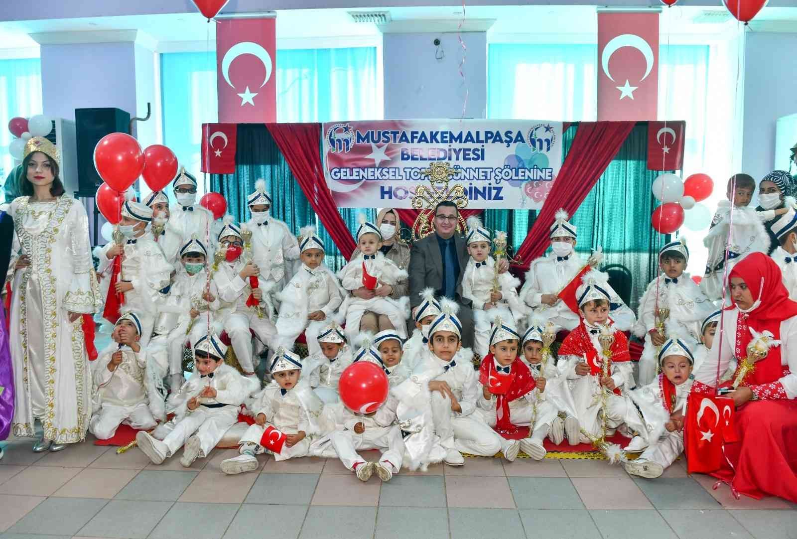 Mustafakemalpaşa’da çocuklar çifte bayram yaşadı Mustafakemalpaşa’da çocuklar çifte bayram yaşadı