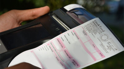 Farkındalık için pembe fatura