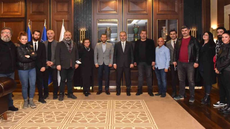 Bursa Büyükşehir Belediyesi’nin pandemi nedeniyle ekonomik çıkmaza düşen yerel sanatçılara