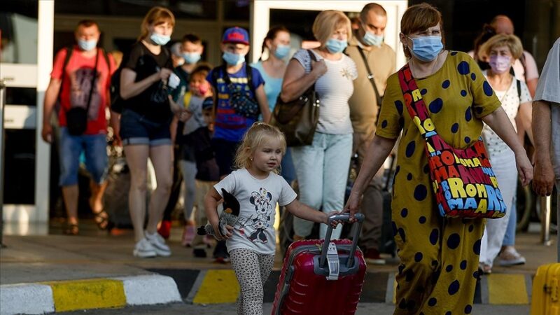 Antalya'yı bu yıl ziyaret eden turist sayısının 8 milyon 38
