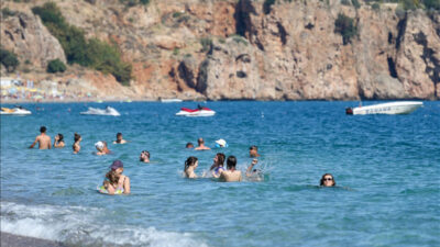 Antalya’da ekimde deniz keyfi