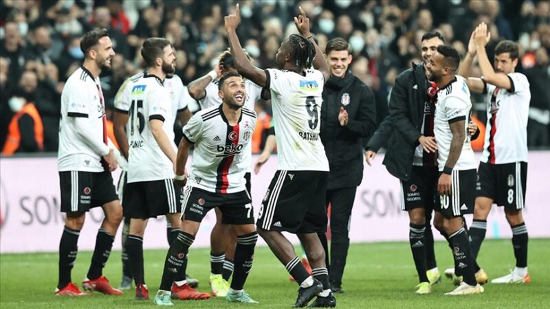 Süper Lig'in 10. haftasında oynanan derbi maçta Beşiktaş, Galatasaray'ı 2-1