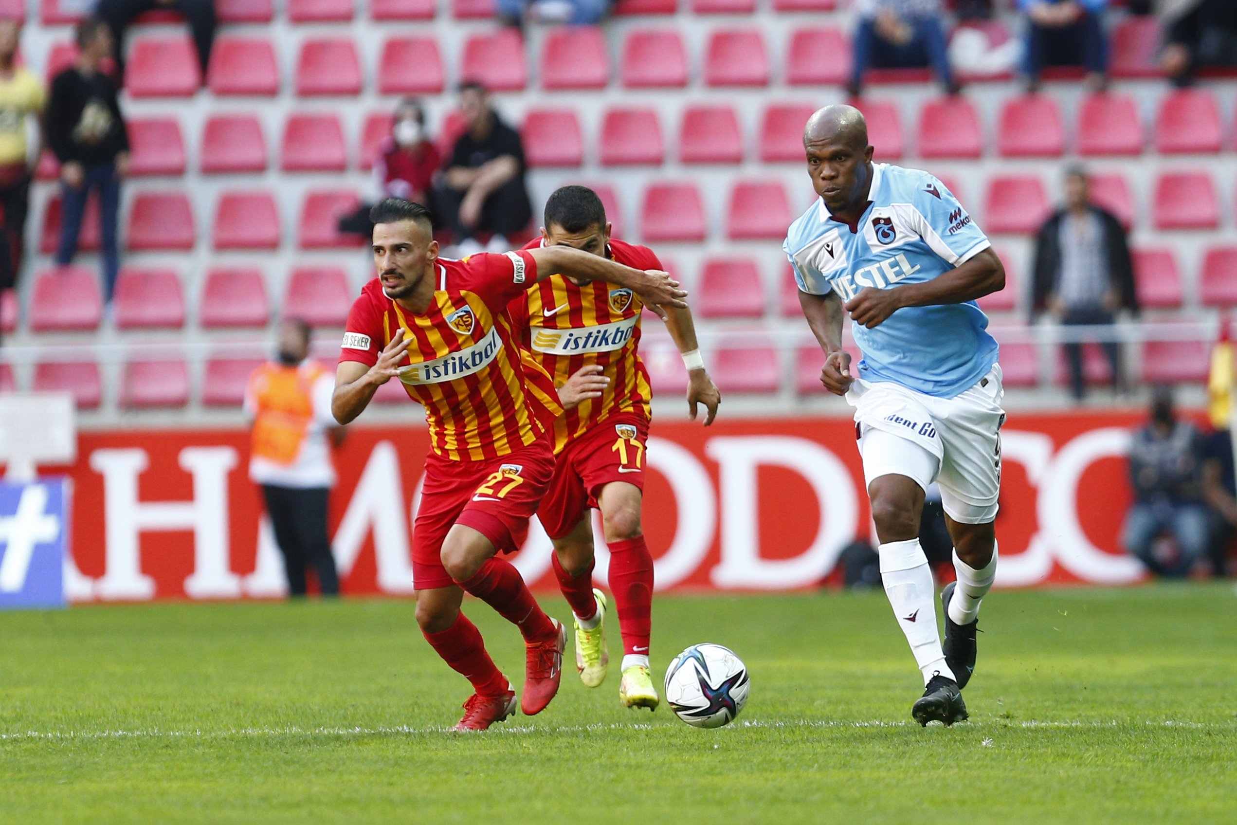 Süper Lig’de lider değişti! Bu maçlar nefes kesti…