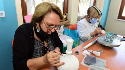 Yıldırımlı kadınlardan çini sanatına yoğun ilgi